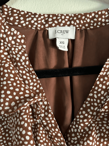 J. Crew Factory Gr. XS braun und weiß Rüschen Knopfleiste Bluse adrette Karrierekleidung - Bild 6 von 7