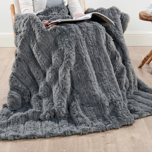 930GSM Line Drawing Faux Fur Throw Blanket Heavy Warm Cozy Blanket for Bed Couch - Picture 3 of 49