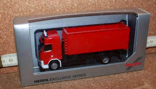 Herpa 297196 Volvo Abrollmulde Feuerwehr H0 Neu in OVP