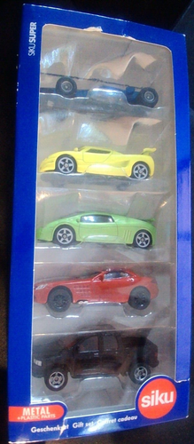 SIKU Super: Juego de regalo. 5 coches (piezas de metal + plástico). Mercedes Benz. Ver detalles - Imagen 2 de 4