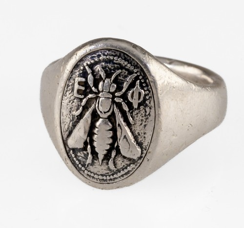 David Yurman Petrvs Bee Oval Signet Ring Size 8 Gorgeous!