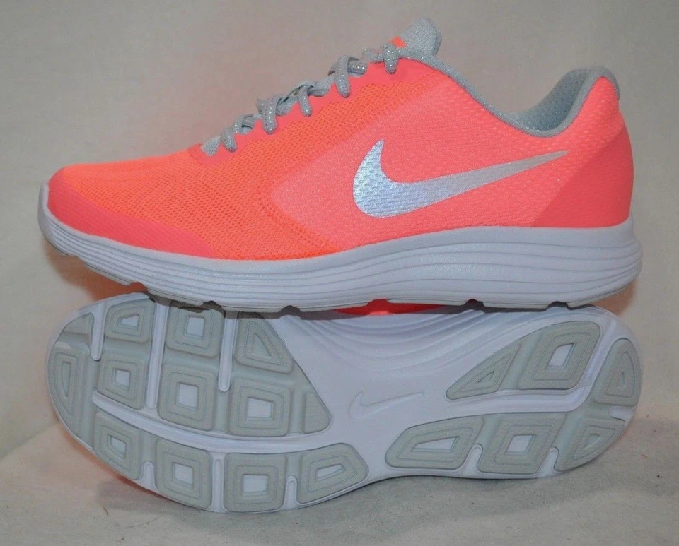 Nike Revolution 3 SE (GS) Lava Brillo/Blanco/Si Niñas Zapatos para Correr-Talla 5Y/6.5Y Nuevos con Caja Foto 2 de 4