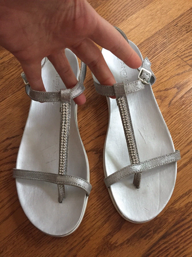 Womens Andiamo Silver Gray Sandals Size 8.5 comfort rhinestone Italy