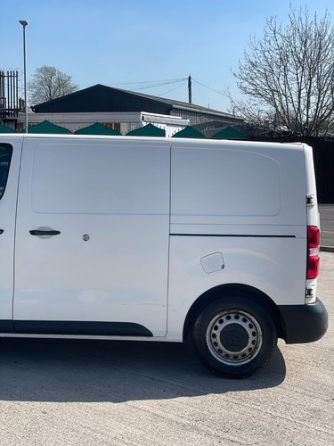 2018 Peugeot Expert 1.6 BlueHDi 115 Professional Van PANEL VAN Diesel Manual - Picture 15 of 16