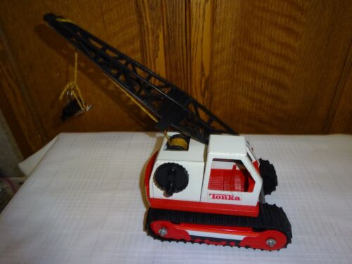 VINTAGE TONKA CRAWLER CRANE RED AND WHITE PRESSED STEEL