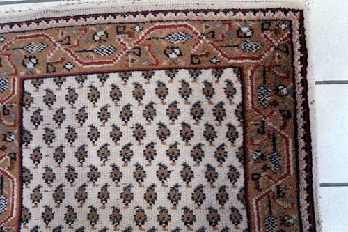 Handmade vintage Indian Seraband rug 2.3' x 4.6' (73cm x 143cm) 1970s - 1C947 - Picture 11 of 11