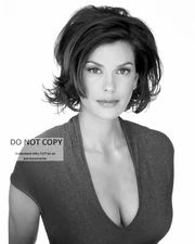 ACTRESS TERI HATCHER - 8X10 PUBLICITY PHOTO (AZ252)