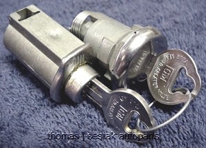 New-Trunk-amp-Glove-Box-Lock-With-Gasket-amp-GM-Keys-Buick-Skylark-amp-Special-1965