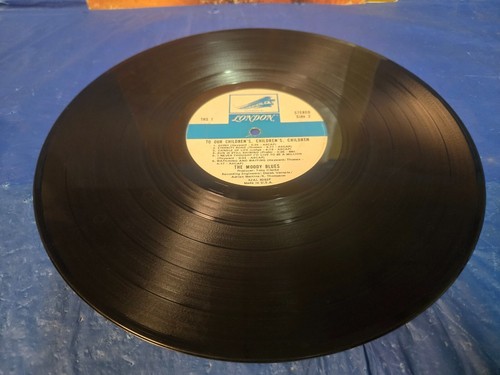 THE MOODY BLUES - TO OUR CHILDREN'S, CHILDREN'S CHILDREN VINYL RECORD LP - Imagen 5 de 5