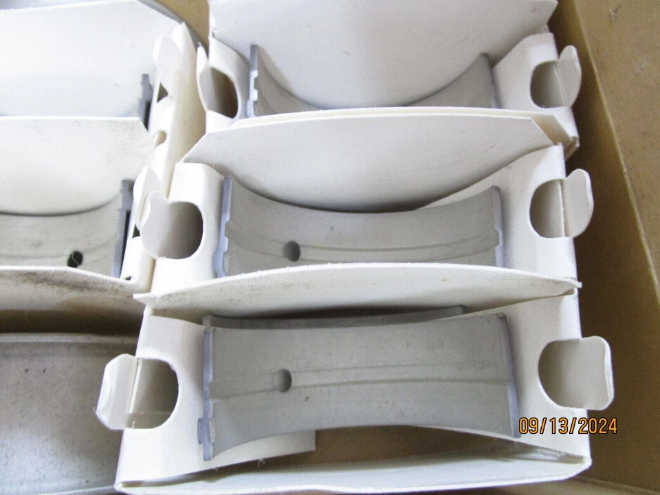 Engine Crankshaft Main Bearing Set Federal Mogul 7136M - Image 2 of 4