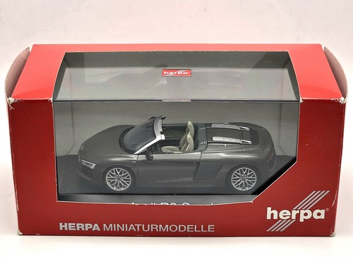 Audi R8 Spyder Modellauto 1:43 Detailgetreu in Vitrine Herpa NEU & OVP - Bild 2 von 2