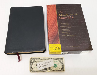 THE MacARTHUR STUDY BIBLE - New King James - Black Bonded Leather 1997 With Box
