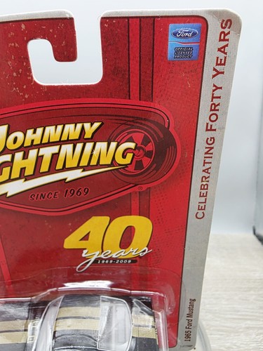 1965 FORD MUSTANG 2009 JOHNNY LIGHTNING CELEBRATING FORTY YEARS 1:64 - Picture 4 of 4