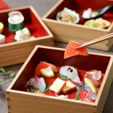 Matsuya Lackgeschirr 3-stufige Bento Box mit Deckel, 18,2 cm, zinnoberrot innen, japanisch - Bild 8 von 8
