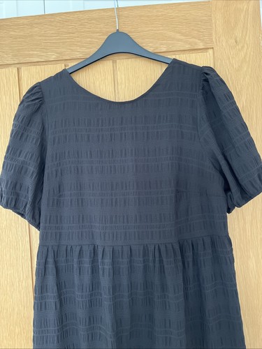 H&M DIVIDED DRESS SIZE XL SUMMER BLACK SHORT SLEEVE TIERED KEYHOLE BACK EXC COND - Picture 2 of 11