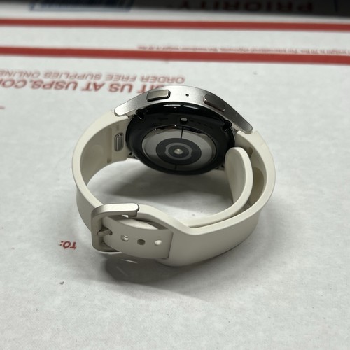Samsung Galaxy Watch 6 SM-R930 40mm Gold Aluminum Case with Cream Sport Band - Photo 4 sur 6