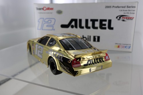 Dodge Ryan Newman #12 Alltel/Mobil 1 2005. Cromo dorado y autografiado. - Imagen 2 de 3