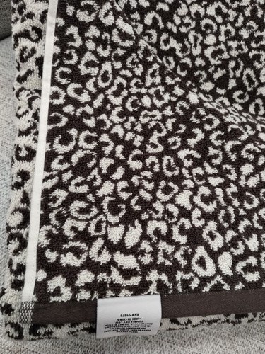 Rachel Zoe set 2 CHEETAH LEOPARD BATH TOWELS Brown Luxury animal NEW 30" x 56" - Picture 3 of 9