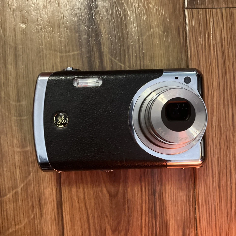 Vintage Retro Compact digital camera Designed By Jason  Wu working 12MP Unique - Image 2 of 4