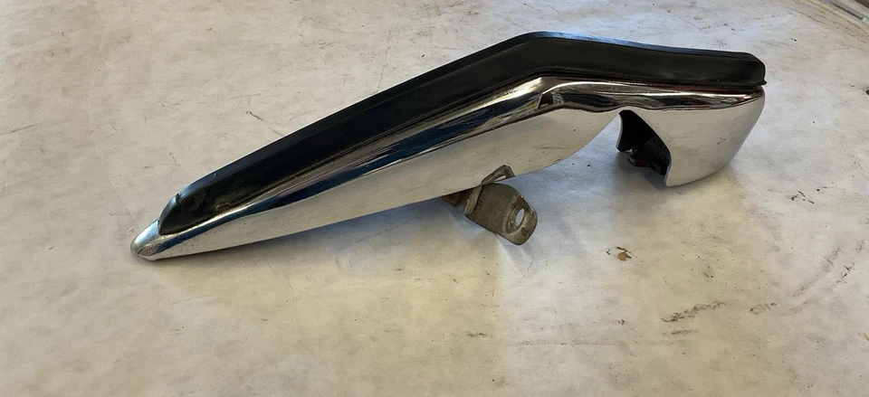 Protector de parachoques delantero derecho Chevrolet Caprice 1969 T45 Foto 3 de 4