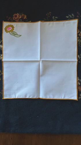 8pieces - 4Cocktail 4 Dinner Napkins White With Embroidered Flower Gold Edges - Picture 3 of 4