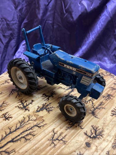 Ertl 1/16 Ford 7710 Tractor With Rollbar Ford 7710 4x4 Damaged - Picture 4 of 17