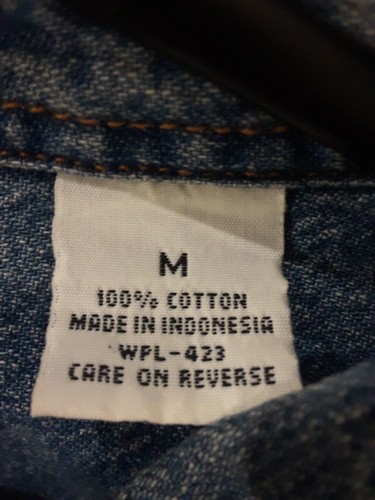 Levis Red Tab  Denim Shirt Mens Size M  Blue Cowboy Buttoned   Grunge Pocket - Picture 14 of 17