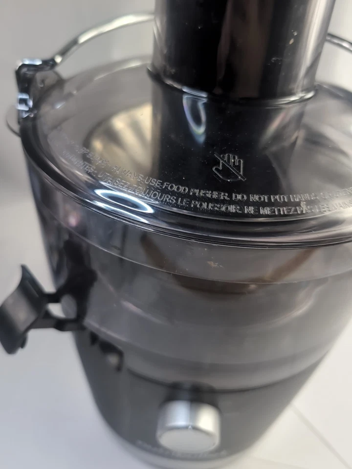 Exprimidor Nutribullet NBJ-100 Pro compacto, lavabo de pulpa de 2 litros, 1000 W, negro/plateado Foto 2 de 4