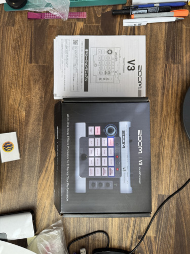 ZOOM V3 Gesangsprozessor Sprachwechsler Voice Effects Multi-Effekt 4 AA mit Box Kostenloser Versand - Bild 3 von 6