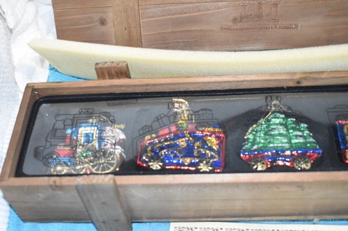 NEW - Thomas Pacconi Classics Christmas Ornaments 2004 Collection Train Set - Picture 2 of 7