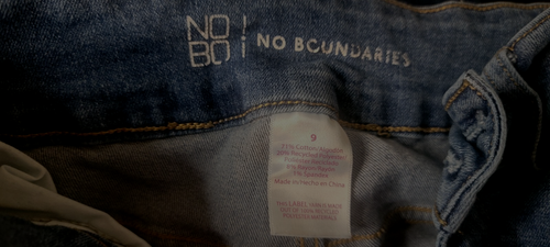 No Boundaries Women's Distressed Medium Rinse Jeans  2 Buttons & Zipper Size 9 - Picture 7 of 8