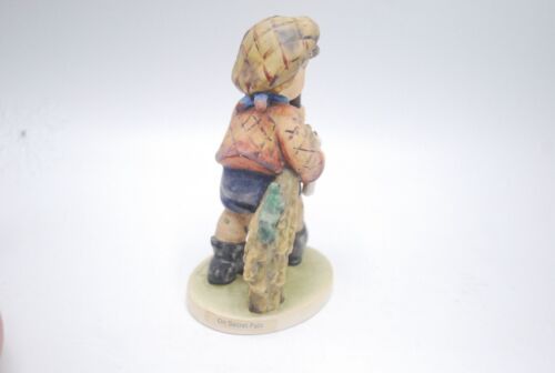 VINTAGE GOEBEL HUMMEL #386 ON SECRET PATH - Picture 3 of 5