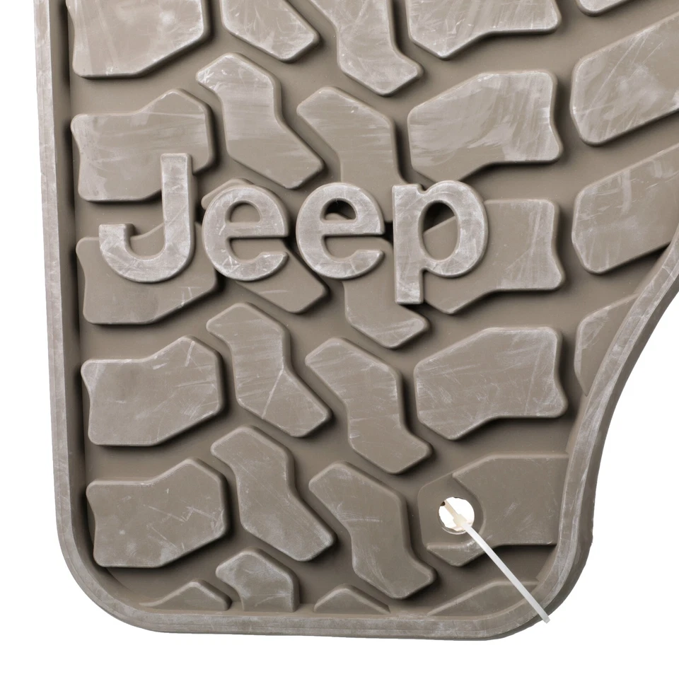 Jeep Liberty 2008-2011 juego de 4 alfombrillas de aguanieve beige guijarro Mopar genuino fabricante de equipos originales nuevas Foto 3 de 4
