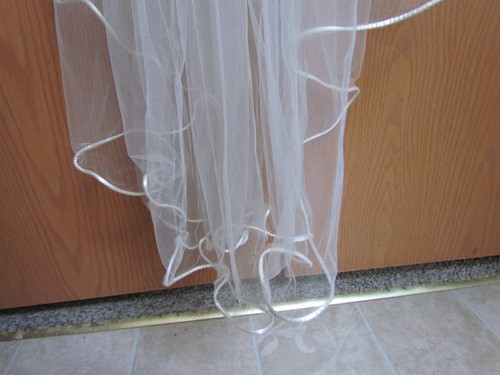 Vintage Bridal/Wedding Veil Ivory/Cream tulle about 37" long with comb - Picture 6 of 11