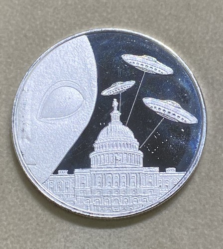 Scarce 1 Oz Silver .999 UFO'S Aliens & Space Crafts Over White House UFO Coin - Picture 1 of 4