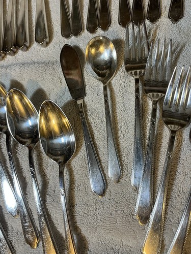 48 Pc Complete Set HOLMES & EDWARDS SILVERPLATE Flatware Guest of Honor Nice - Picture 4 of 12