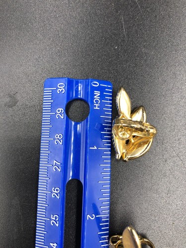 Pendientes Trifari Corona Firmados De Colección Diseñador Texturizado Tono Dorado Hojas con Clip - Imagen 11 de 12