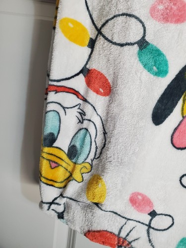 Mickey & Friends Disney Oversized Christmas Throw Blanket 50" x 70βππNEW - Picture 3 of 7