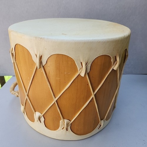 A NICE VINTAGE NATIVE AMERICAN HANDMADE LARGE POW WOW TAOS DRUM WELL MADE - Picture 9 of 13