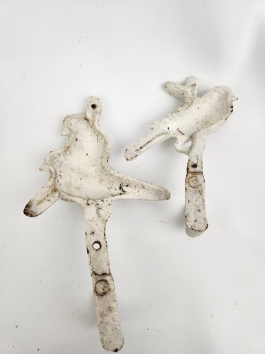 Cast Iron Chippy Bird Wall Hooks Set of 2 Rustic Cottagecore Key Towel Hanger - Picture 9 of 11