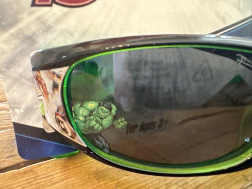 Foster Grant Kids AVENGERS The HULK Black n Green Sport Sunglasses NEW - Picture 2 of 4