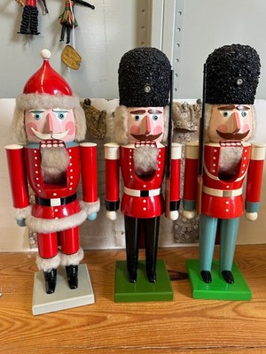 (RB)5025-5913, Three Times Old Nutcracker, Deco