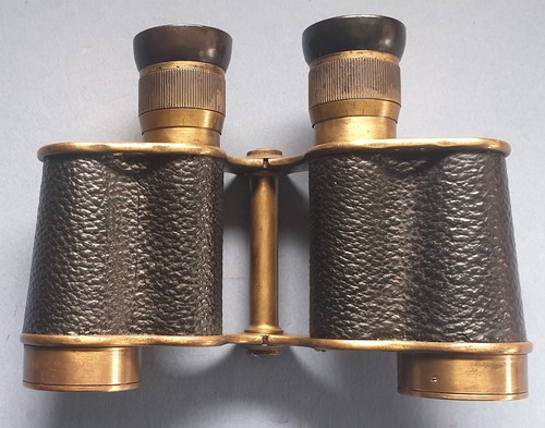 a080 A Pair Of Vintage Brass Binoculars With Associated Leather Case - Picture 2 of 12