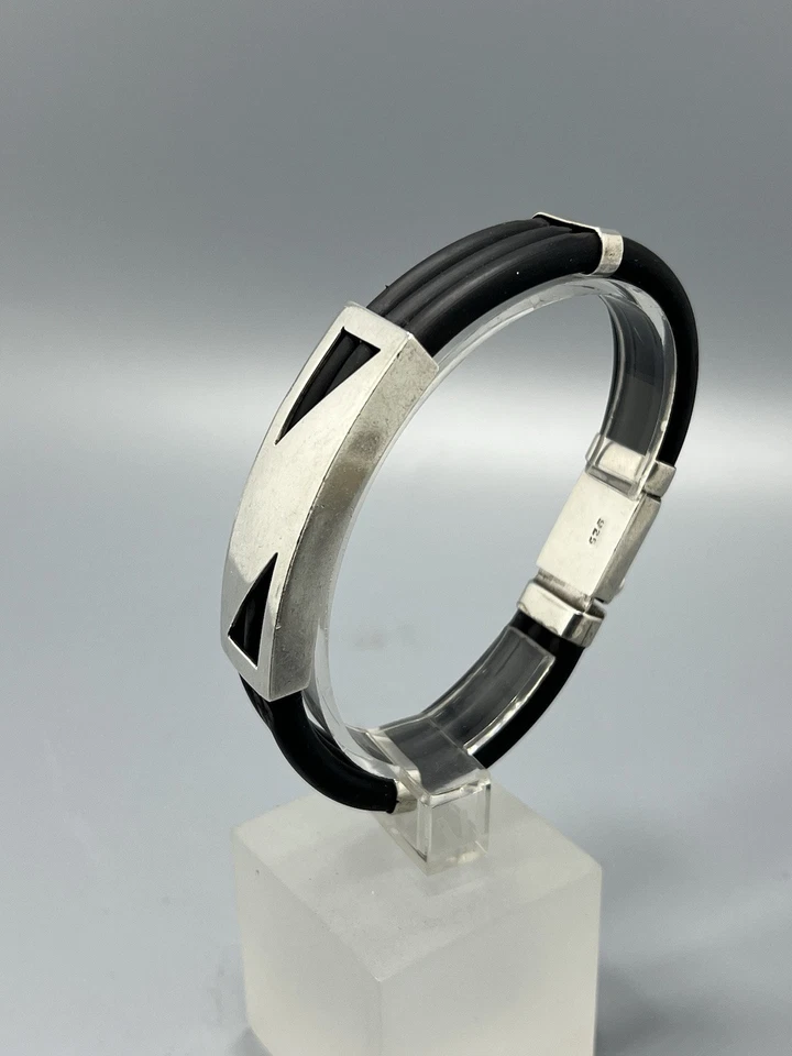 Pulsera de plata de ley y goma para hombre Foto 3 de 4