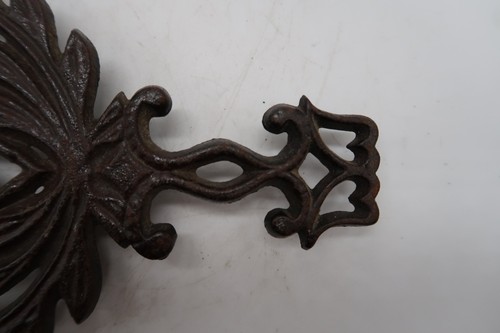 Vtg Trivet Cast Iron Eagle and Heart with Laurel Serveware Handle #866 or 998 - Picture 4 of 10