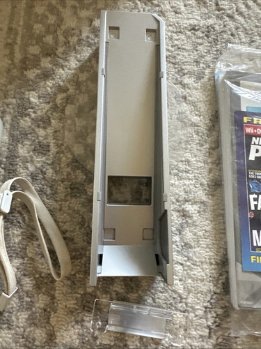 Consola Nintendo Wii en caja con cables Nunchuck probados manualmente y funcionando sin juegos - Imagen 5 de 14