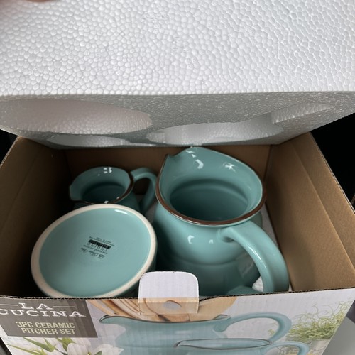 La Cucina Teal Pitchers, 3PC Ceramic Pitcher Set HomeEssentials New In Box - Picture 4 of 7