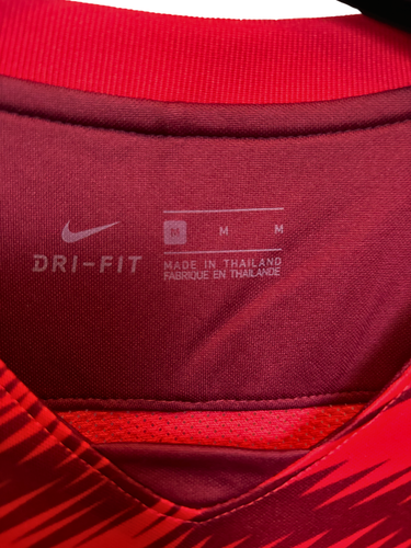 NIKE red t-shirt Medium  DRY-FIT TECHNOLOGY for exercise BRAND NEW RRP £39.99 - Afbeelding 4 van 4