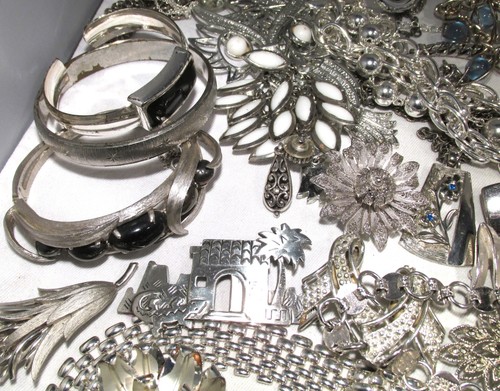 Vintage & Moedern Mix Silver Toned Jewelry Lot C3999 - Picture 8 of 14