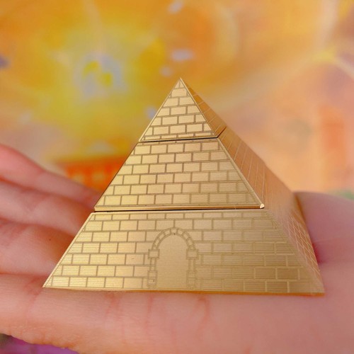 Golden Brass Egyptian Pyramid Fidget Spinner 3 Layers Rotatable Desk Decor Toy - Bild 7 von 7